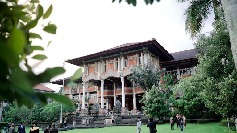 Maukuliah Universitas Udayana